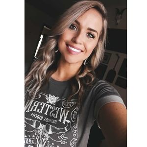 Meet your Posher, Katelyn